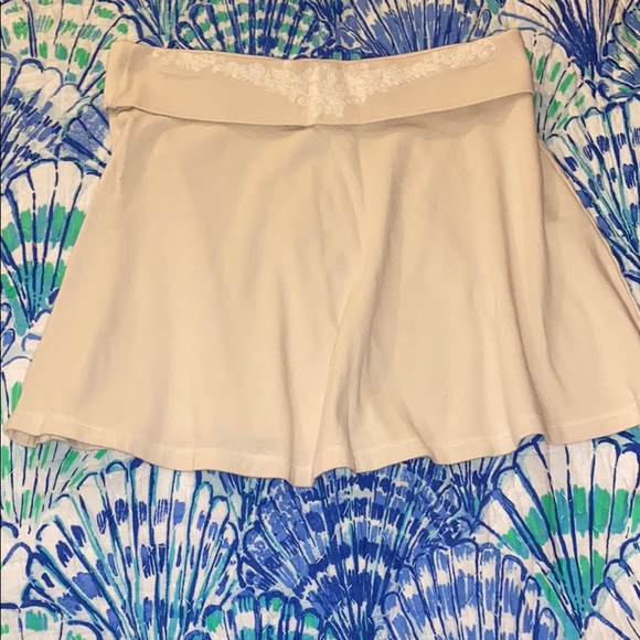 Cream skirt with embroidery on the back waist - Picture 2 of 4